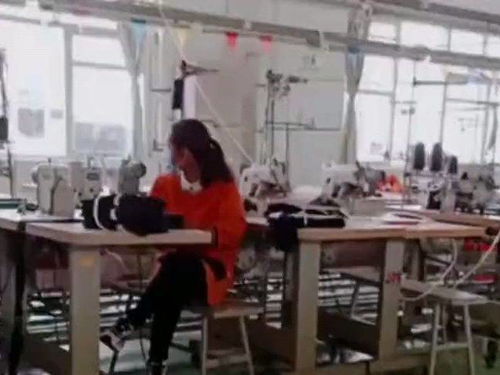 職場迷途 當“輕松工作”變成身份游戲